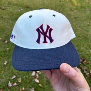 Vintage New York Yankees Sports Specialties plain logo snapback hat